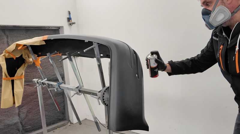 Unlackierte Kunststoffe lackieren