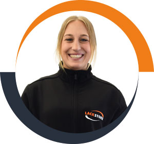 Lackstore Mitarbeiterin Maria